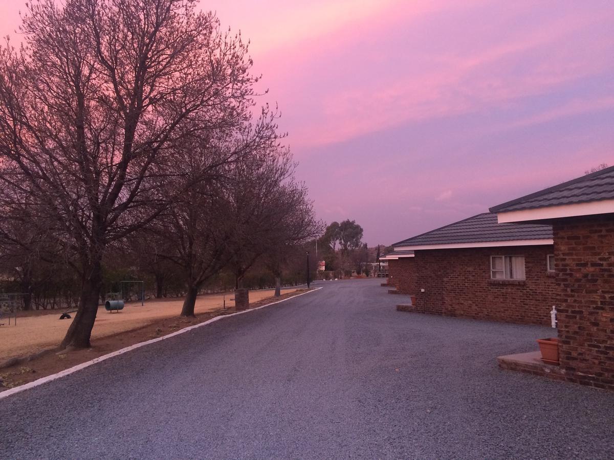 Sunset Chalets Colesberg Exterior photo